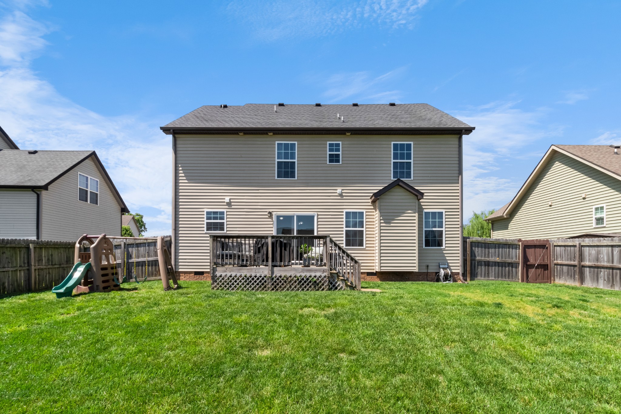1069 Castlerock Drive Clarksville, TN 37042 - Photo 25 of 25 a front view of a house with garden