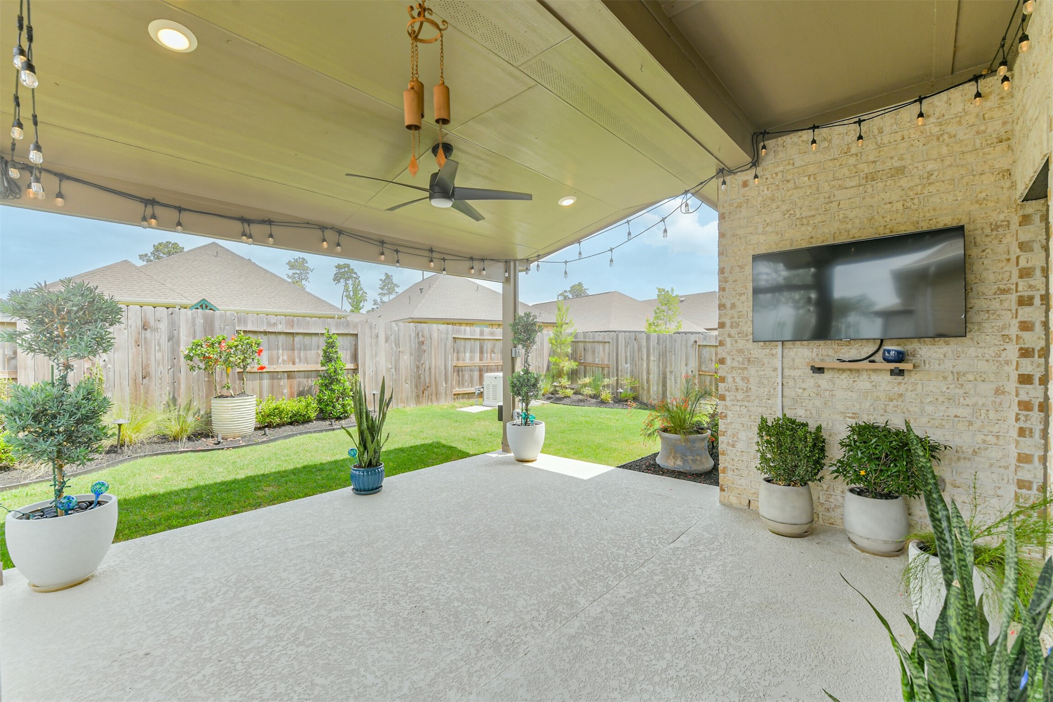 15611 Rising Wren Court Conroe, TX 77302 - Photo 20 of 38 a view of a porch with furniture and garden