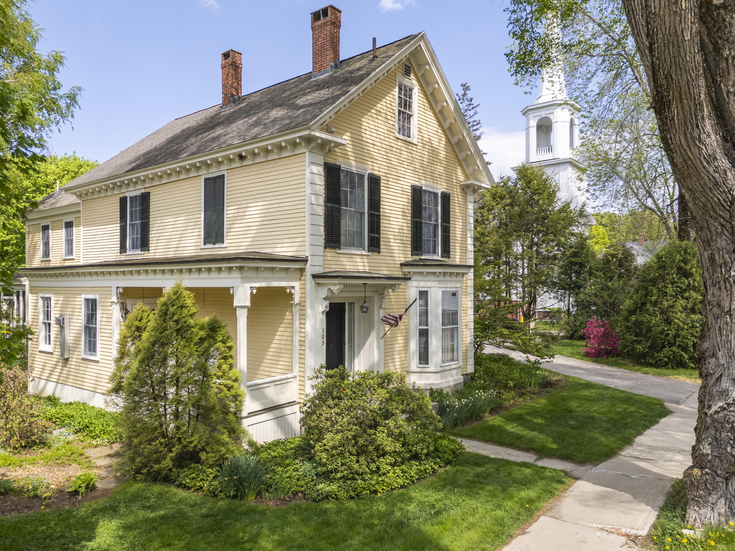 109 Main Street Yarmouth, ME 04096 - Photo 2 of 60 109main-78