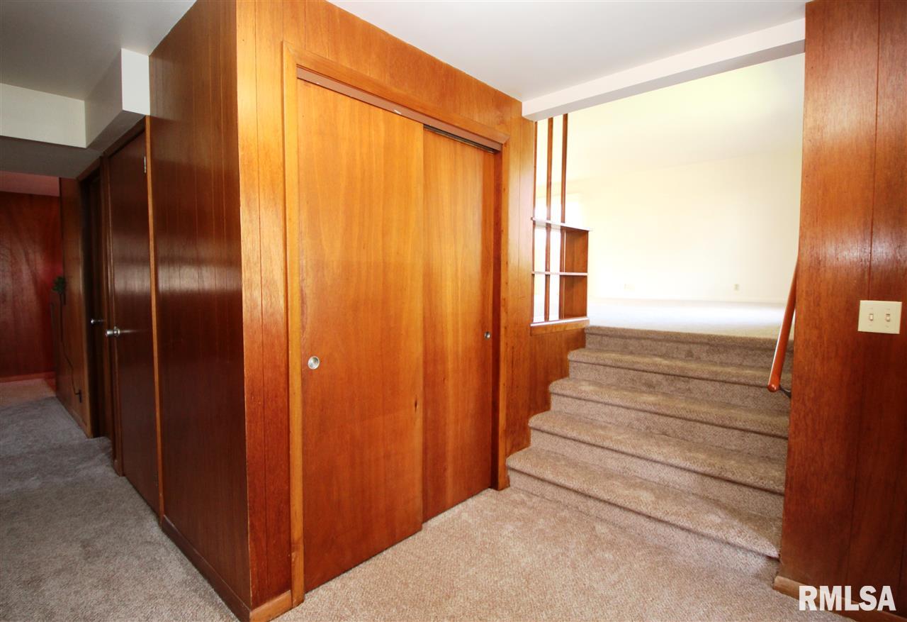 432 West Timber Ridge Drive Peoria, IL 61615 - Photo 3 of 34 Gallery Image 3