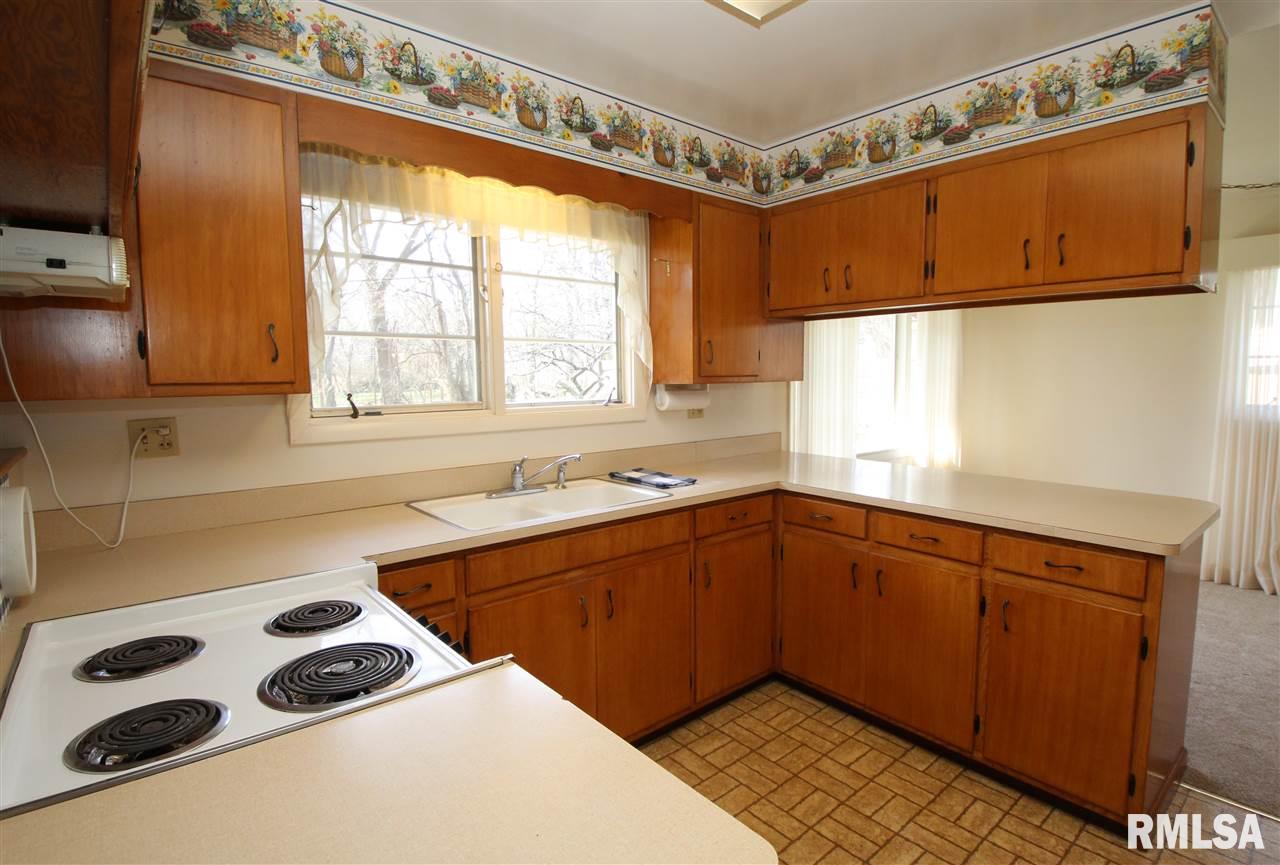 432 West Timber Ridge Drive Peoria, IL 61615 - Photo 10 of 34 Gallery Image 10