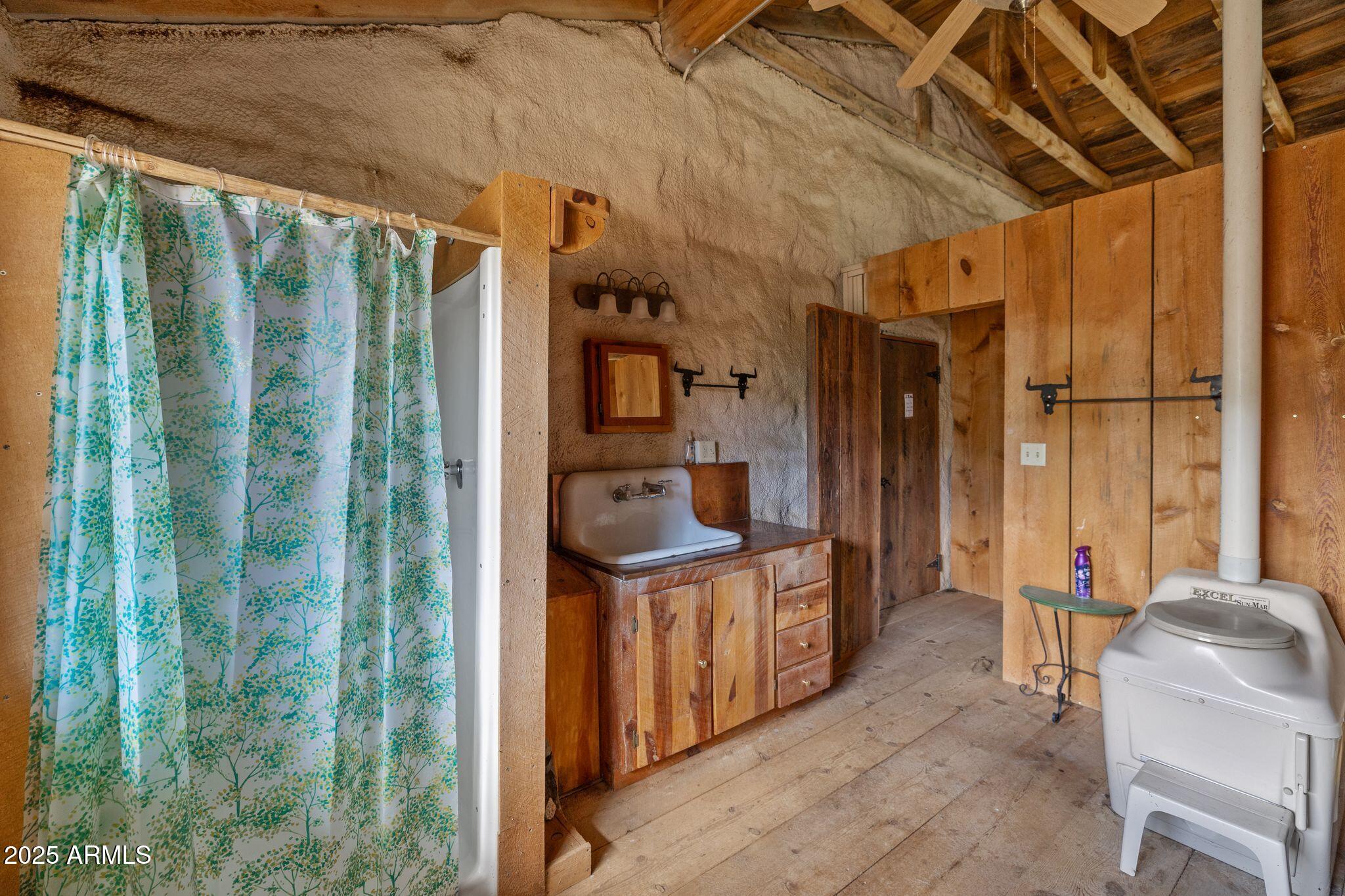 9955 East Iron King Road Mayer, AZ 86333 - Photo 20 of 41 a view of an outdoor space with balcony and seating space