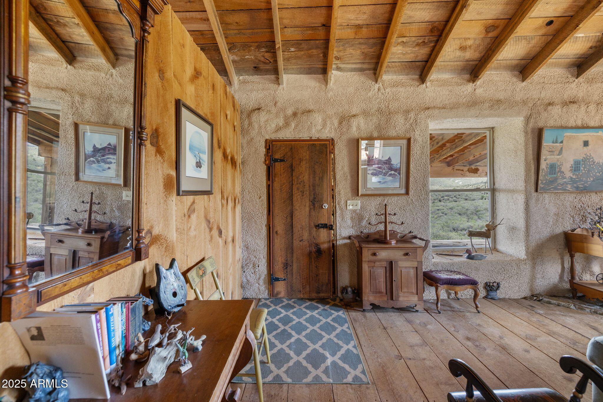 9955 East Iron King Road Mayer, AZ 86333 - Photo 7 of 41 a living room with furniture