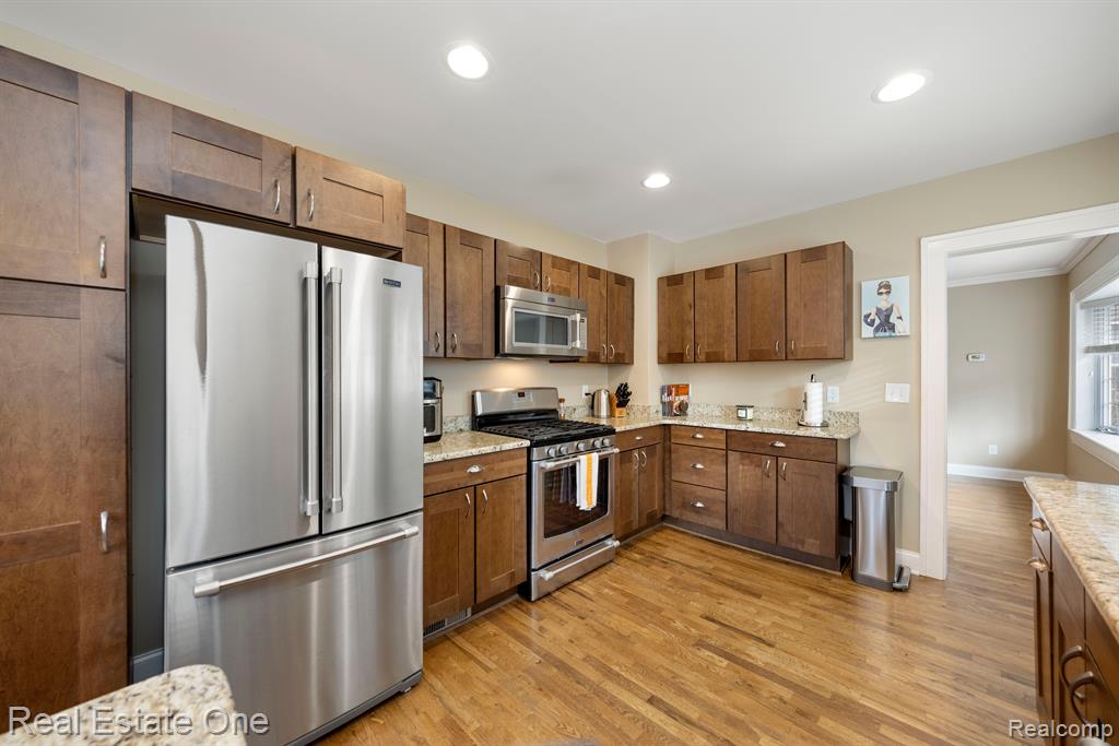 421 North Castell Avenue Rochester, MI 48307 - Photo 14 of 50