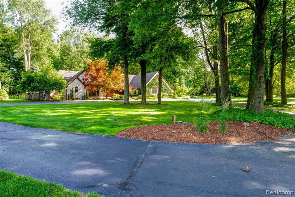 28265 West 14 Mile Road Farmington Hills, MI 48334 - Photo 1 of 69