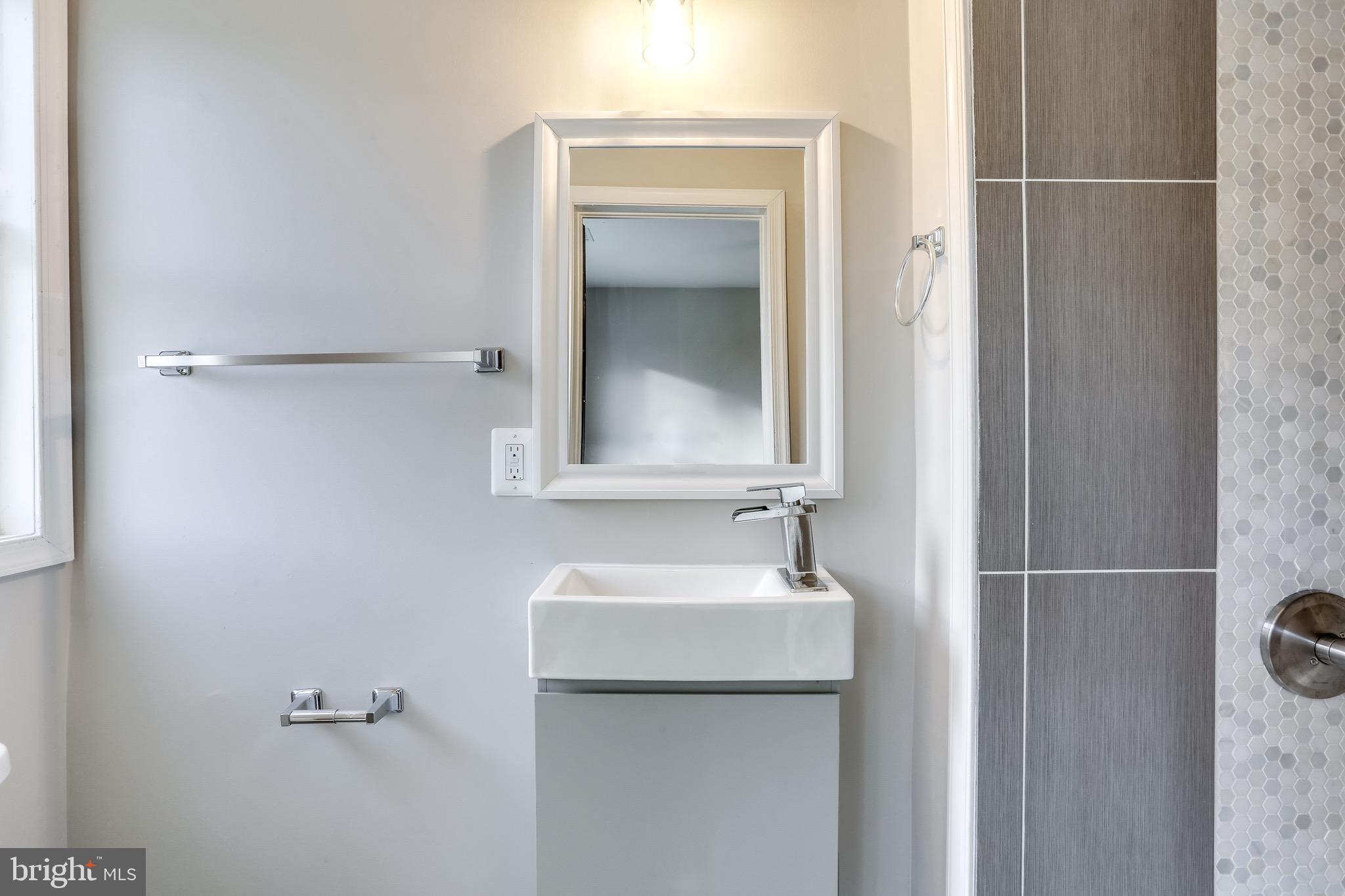 1514 Lochwood Road Baltimore, MD 21218 - Photo 16 of 32