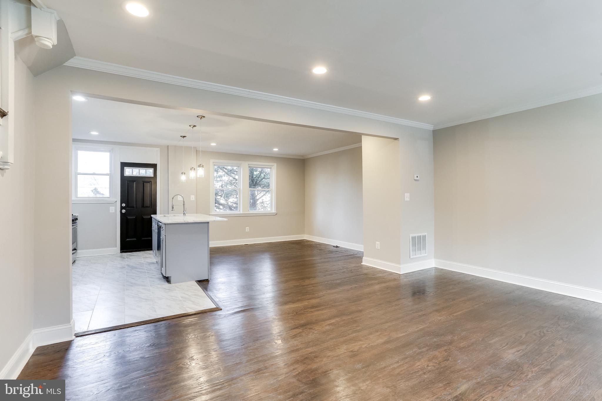 1514 Lochwood Road Baltimore, MD 21218 - Photo 4 of 32