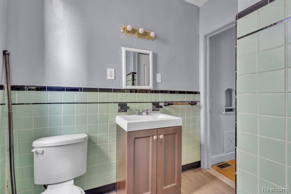 17701 Manderson Road Highland Park, MI 48203 - Photo 6 of 42