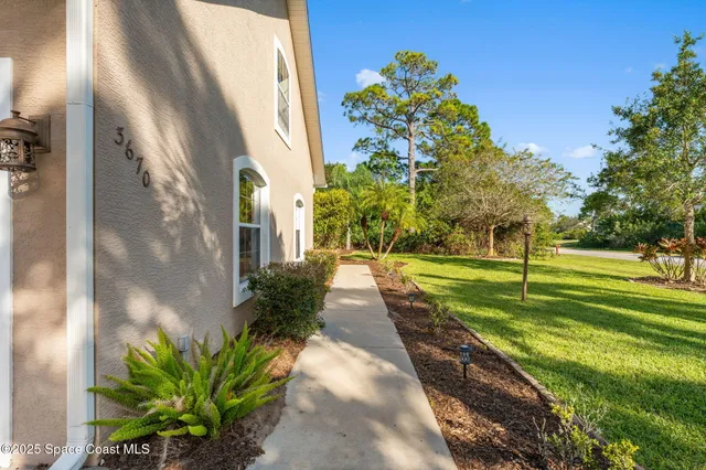 $794,982 | 3670 Painted Bunting Place, Grant, FL 32949