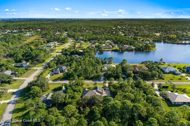 $794,982 | 3670 Painted Bunting Place, Grant, FL 32949