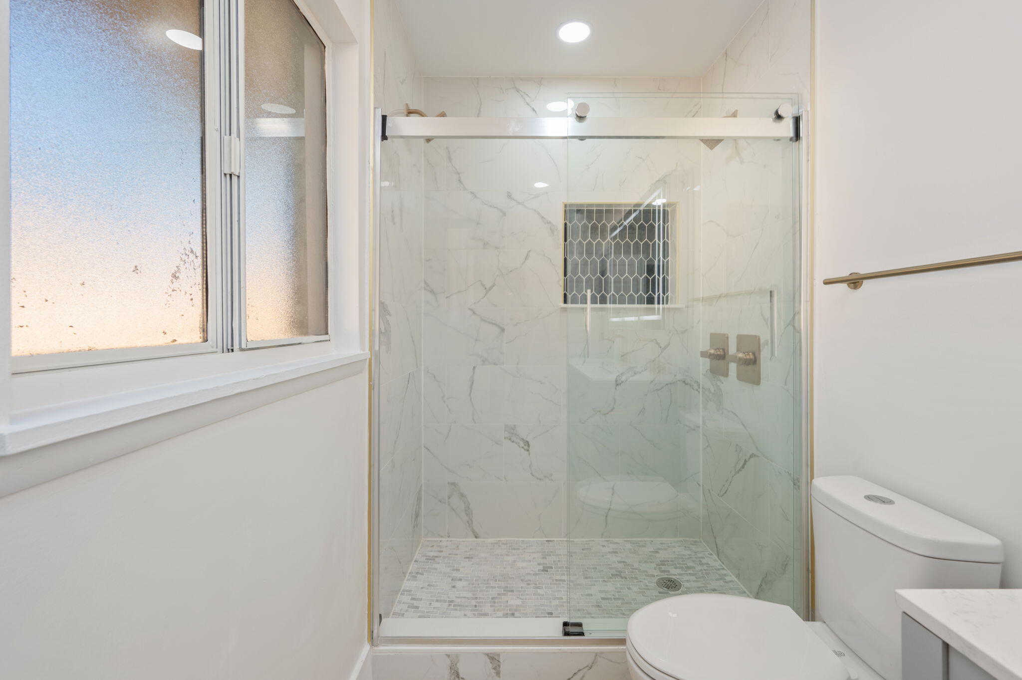 118 Ferry Road Northeast Fort Walton Beach, FL 32548 - Photo 23 of 51 a bathroom with a shower