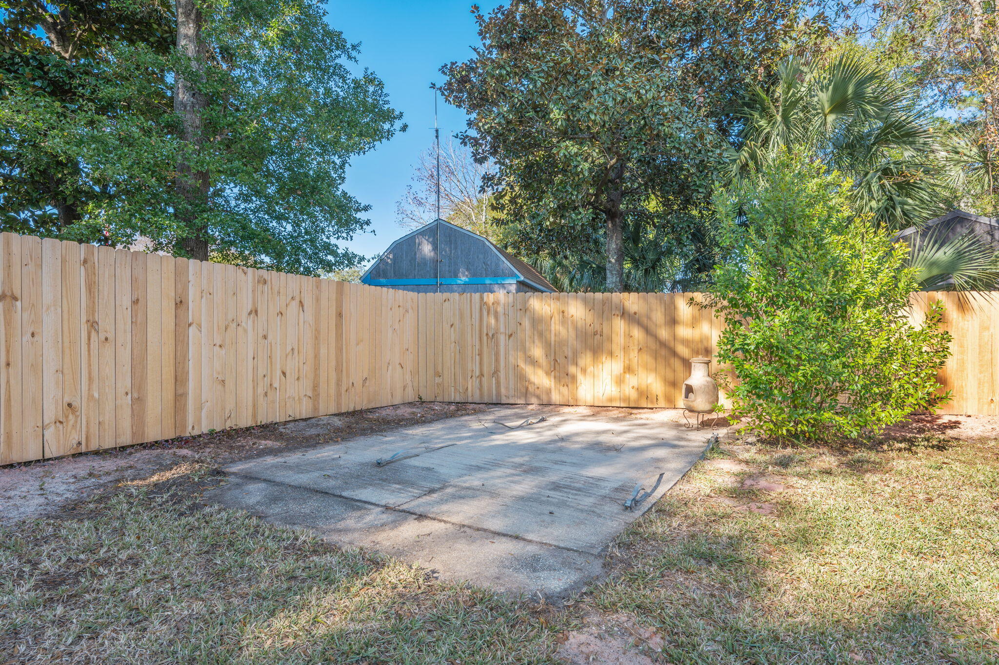 118 Ferry Road Northeast Fort Walton Beach, FL 32548 - Photo 35 of 51 a view of backyard and tree