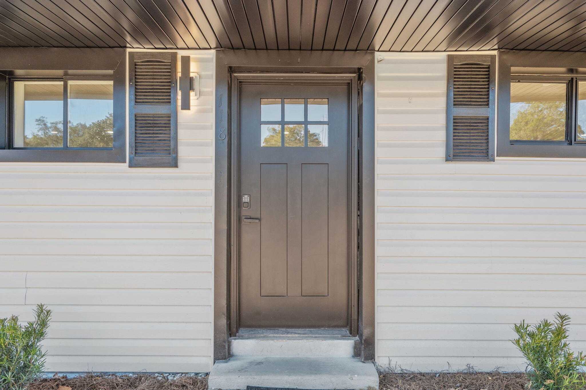 118 Ferry Road Northeast Fort Walton Beach, FL 32548 - Photo 4 of 51 a view of front door of house
