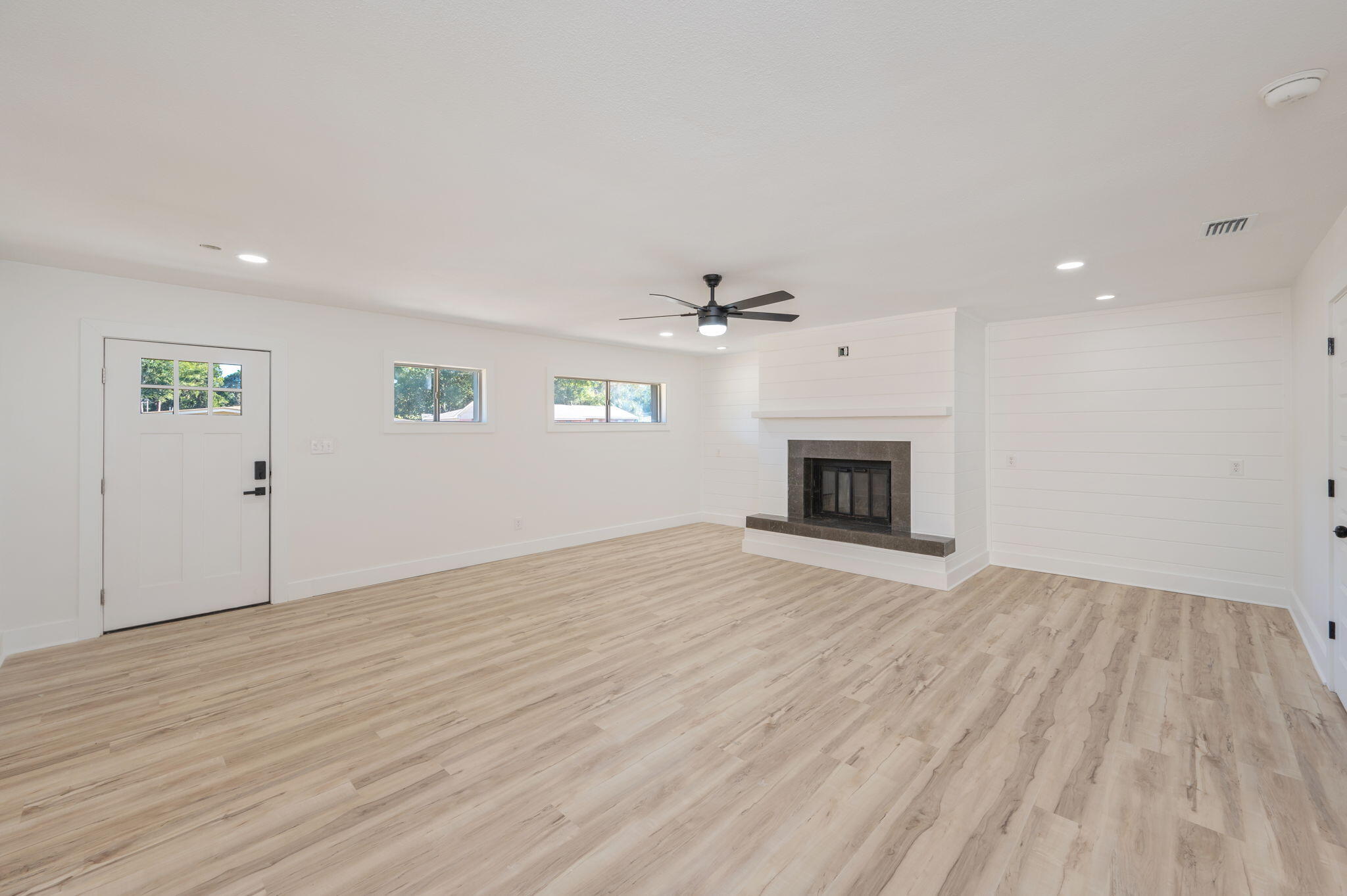 118 Ferry Road Northeast Fort Walton Beach, FL 32548 - Photo 6 of 51 6-web-or-mls-118-ferry-rd-ne