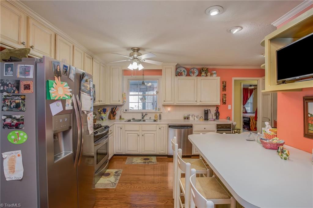 600 Guilford Road Jamestown, NC 27282 - Photo 8 of 27 Gallery Image 8