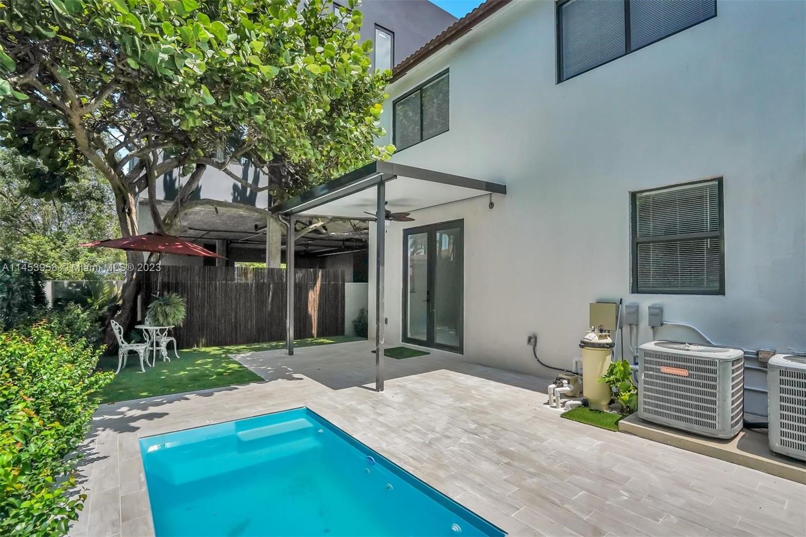 3012 Elizabeth Street, Unit 3012 Miami, FL 33133 - Photo 5 of 27 a front view of a house with garden
