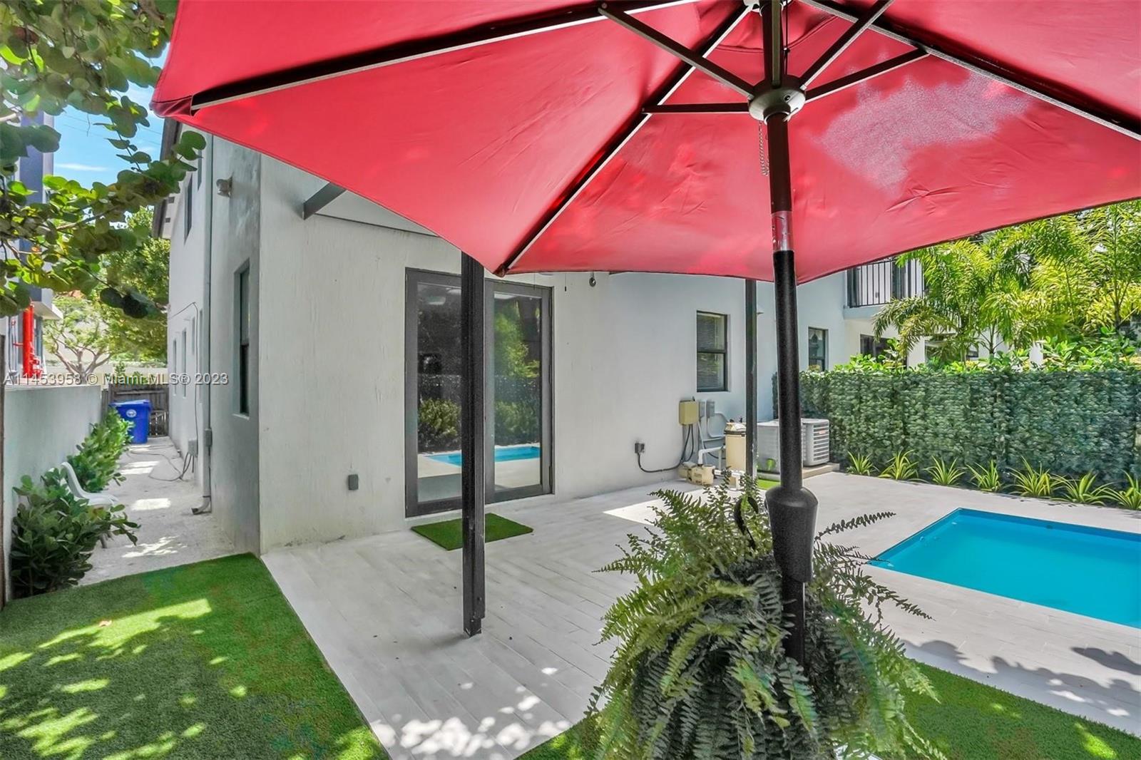 3012 Elizabeth Street, Unit 3012 Miami, FL 33133 - Photo 10 of 27 a house view with a backyard space