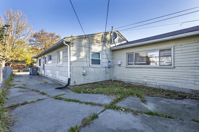 $1,265 | 30061 Hazelwood Street, Inkster, MI 48141