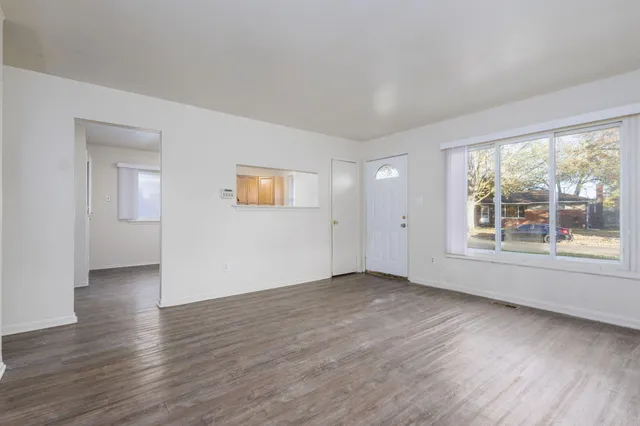 $1,265 | 30061 Hazelwood Street, Inkster, MI 48141