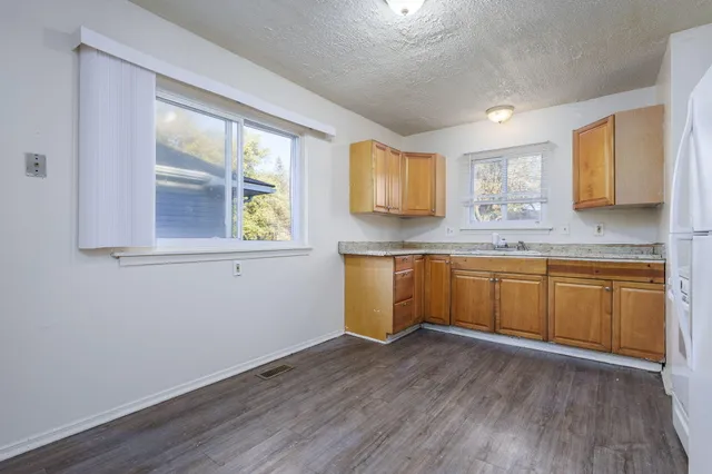 $1,265 | 30061 Hazelwood Street, Inkster, MI 48141