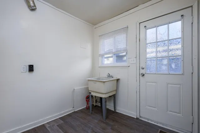 $1,265 | 30061 Hazelwood Street, Inkster, MI 48141