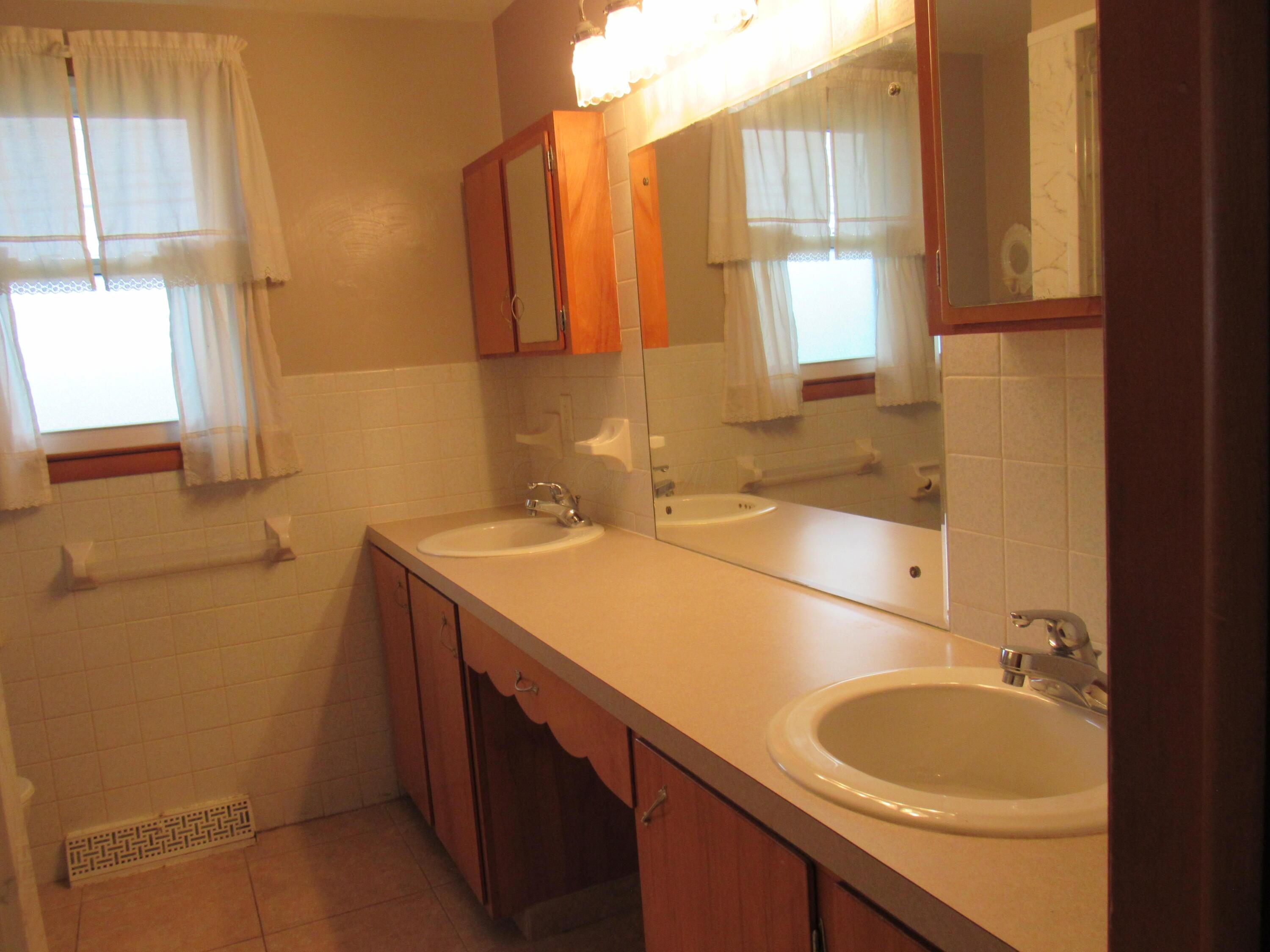 41 Mickey Road Shelby, OH 44875 - Photo 13 of 26 Bathroom #1 w/2 vanities