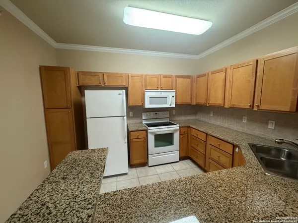 $1,925 | 6160 Eckhert Road, Unit 103, San Antonio, TX 78240
