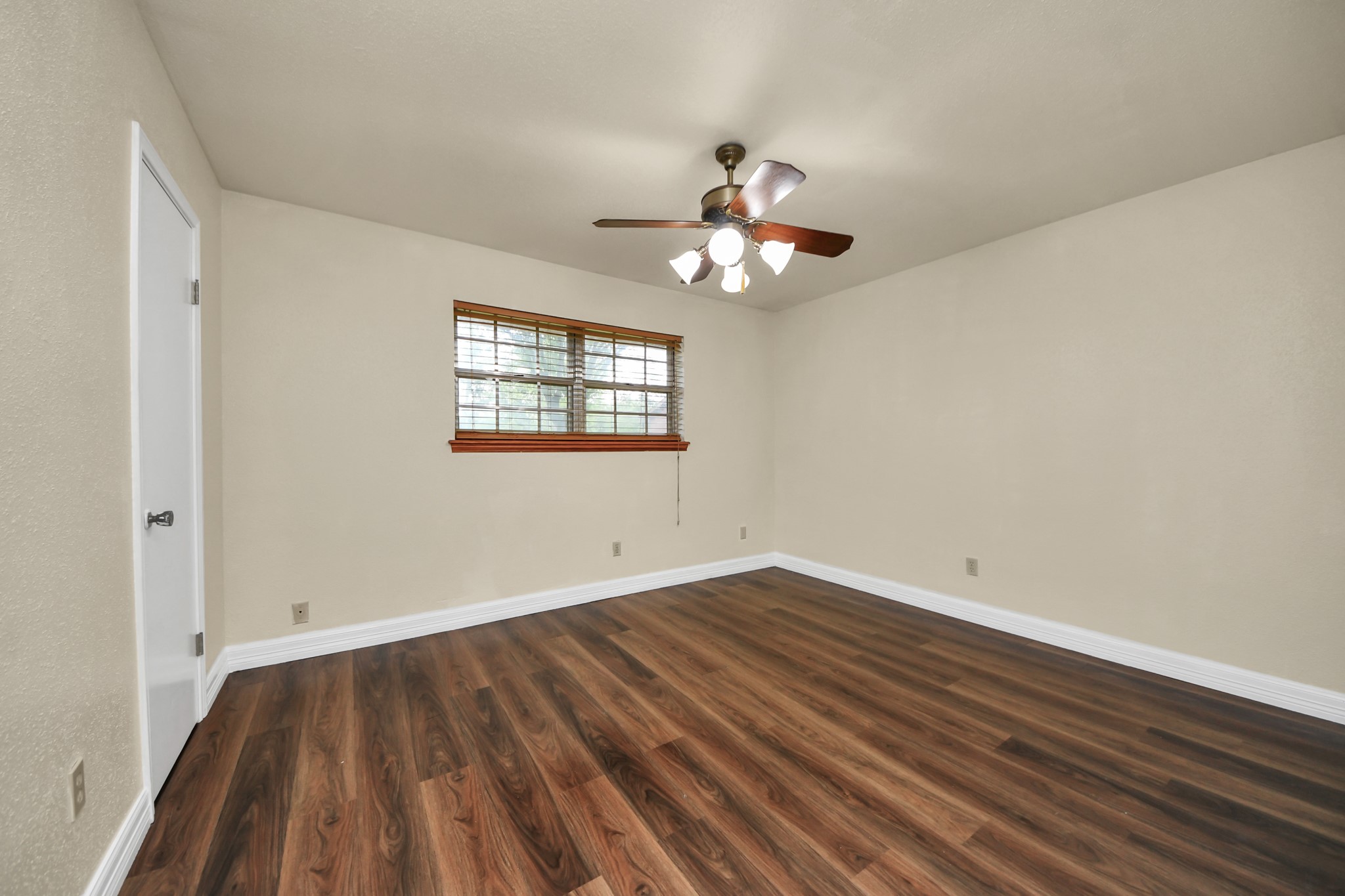 8407 Kirchner Road Manvel, TX 77578 - Photo 15 of 30 Primary Bedroom