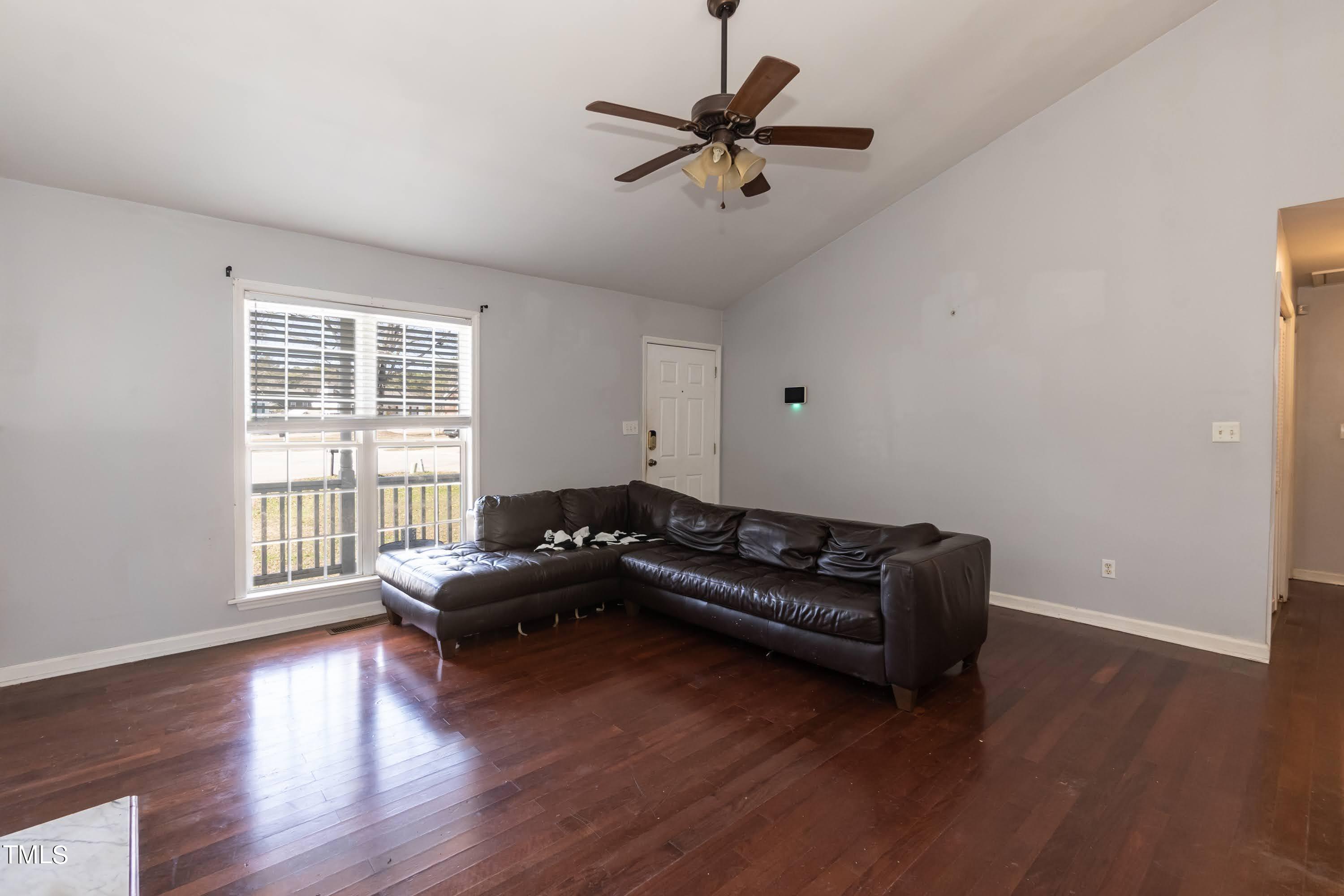 5708 Angelfish Court Raleigh, NC 27610 - Photo 16 of 29 Living 04