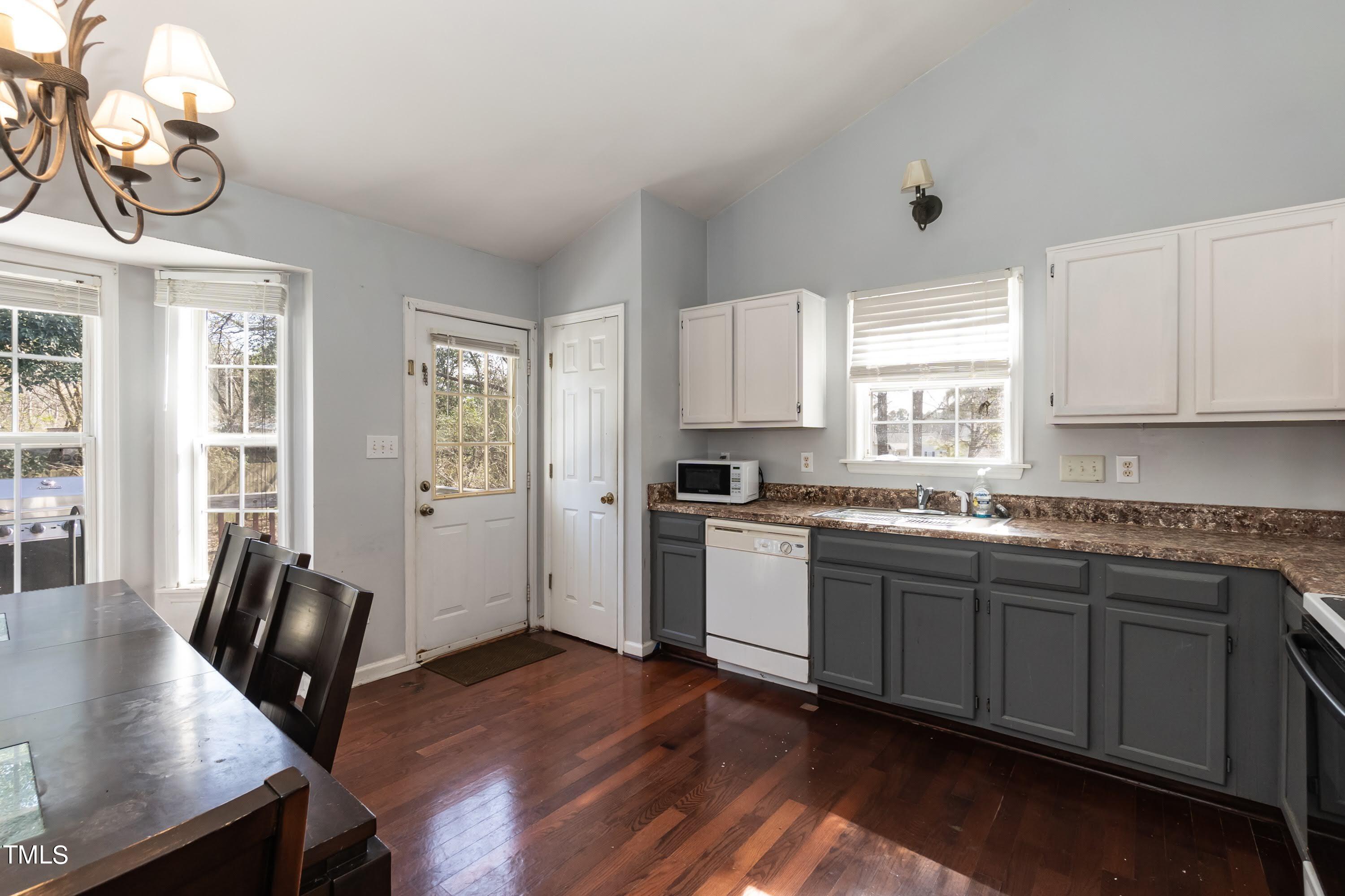 5708 Angelfish Court Raleigh, NC 27610 - Photo 9 of 29 Kitchen 01