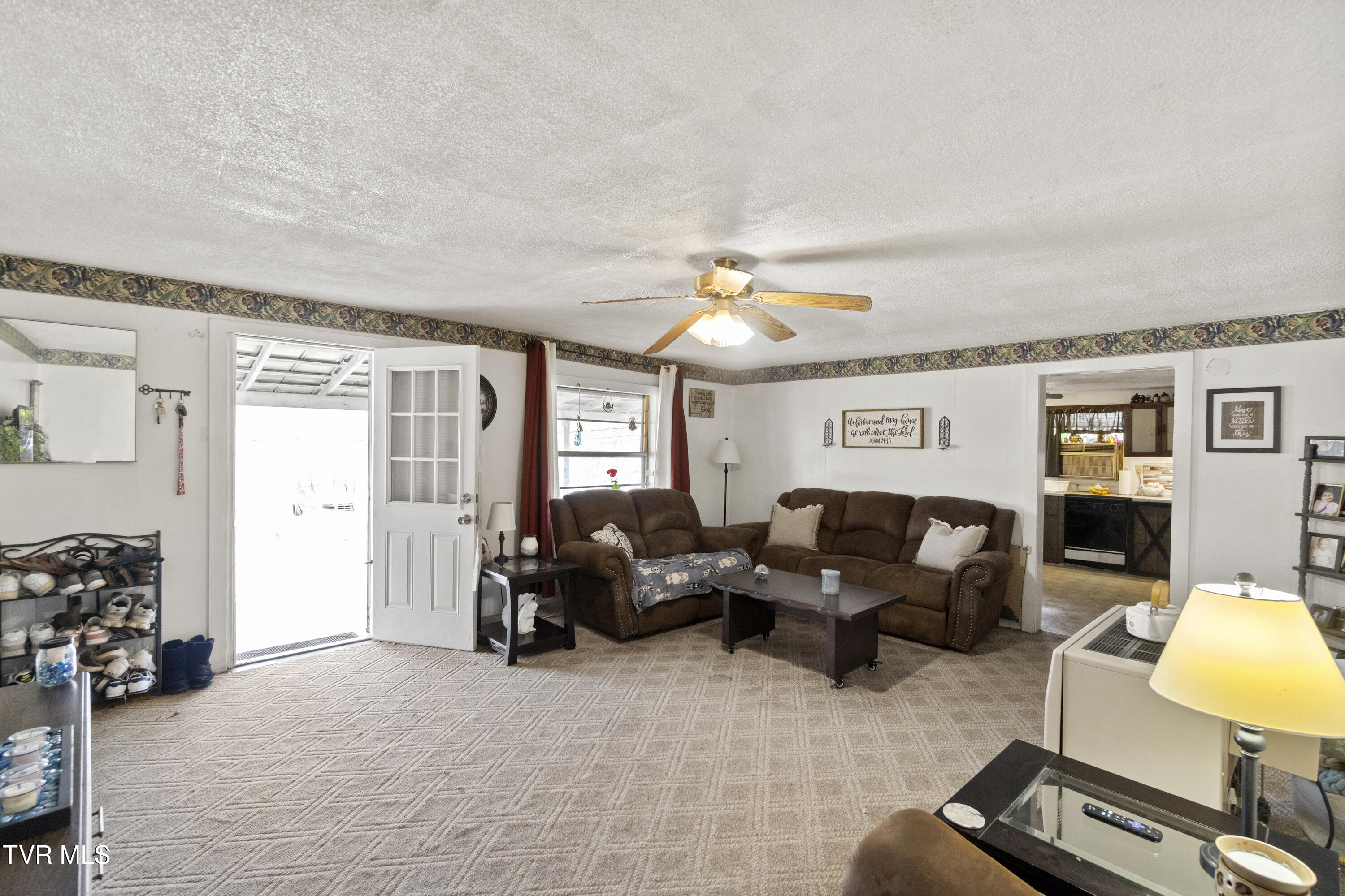 663 6th Street Newport, TN 37821 - Photo 3 of 30 DSC07359