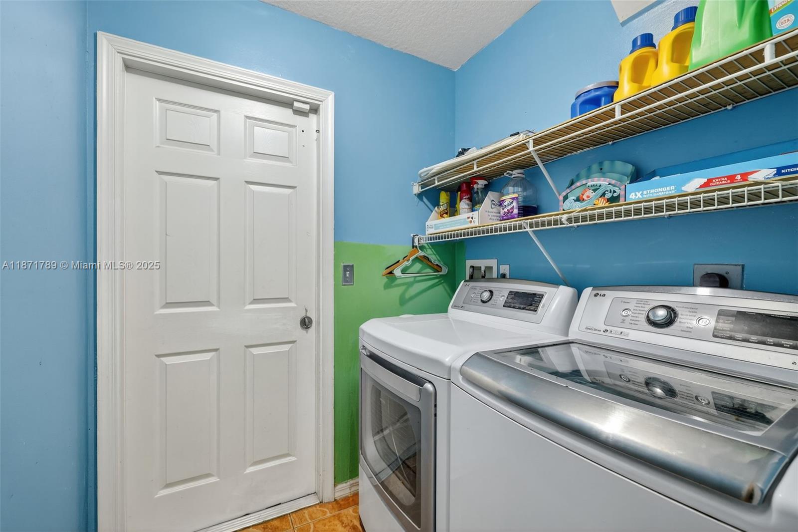 1019 Southwest California Boulevard Port St. Lucie, FL 34953 - Photo 31 of 40 a utility room with dryer and washer