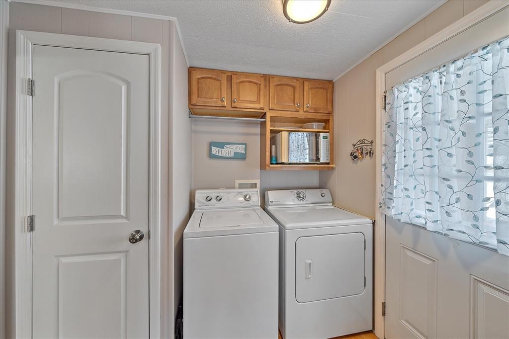 521 Roma Road Venice, FL 34285 - Photo 17 of 57 a utility room with dryer and washer