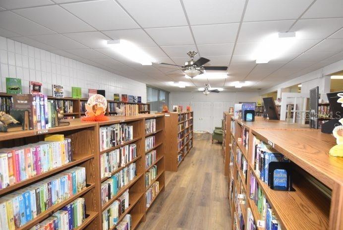 521 Roma Road Venice, FL 34285 - Photo 54 of 57 a view of a living room and kitchen with furniture