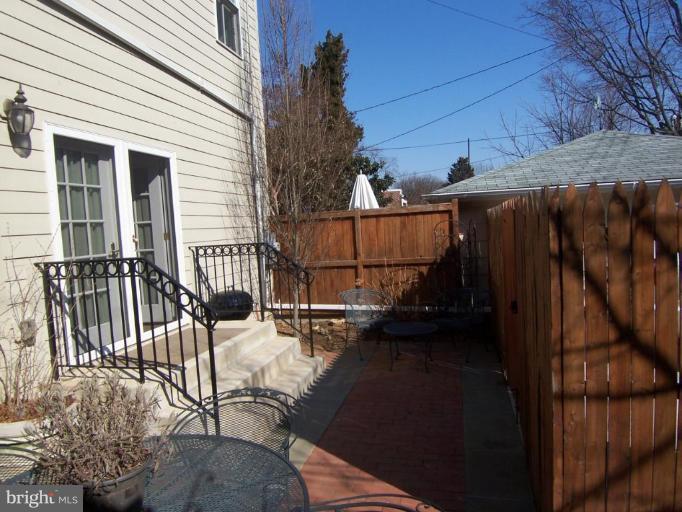 4448 Reservoir Road Northwest Washington, DC 20007 - Photo 12 of 16 Sunfacing Patio Area w/built-in planter boxes