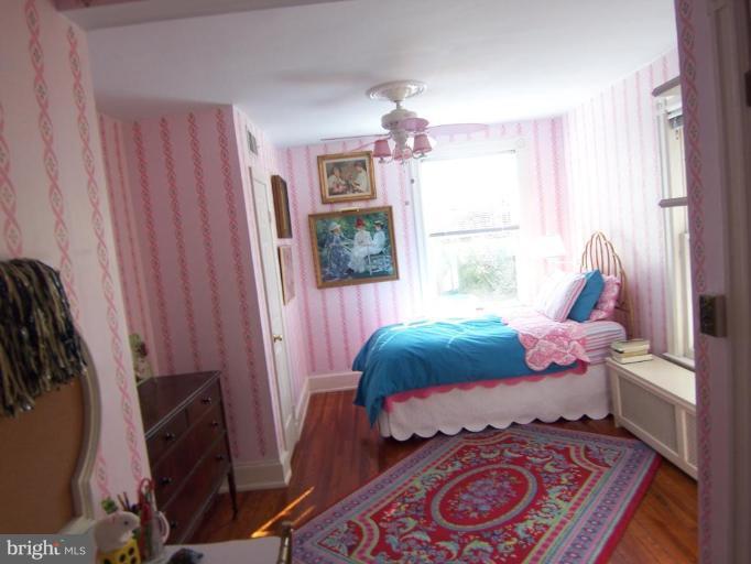 4448 Reservoir Road Northwest Washington, DC 20007 - Photo 9 of 16 Good Size & Sunny Bedroom