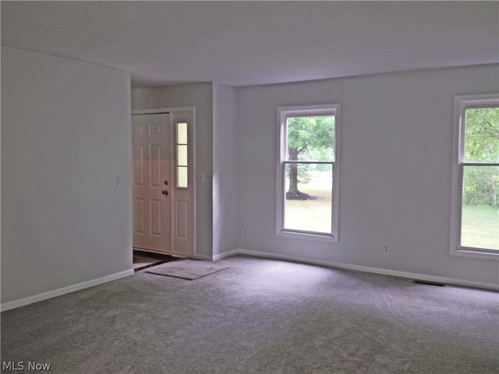 39650 Aurora Road Solon, OH 44139 - Photo 2 of 27 Living room