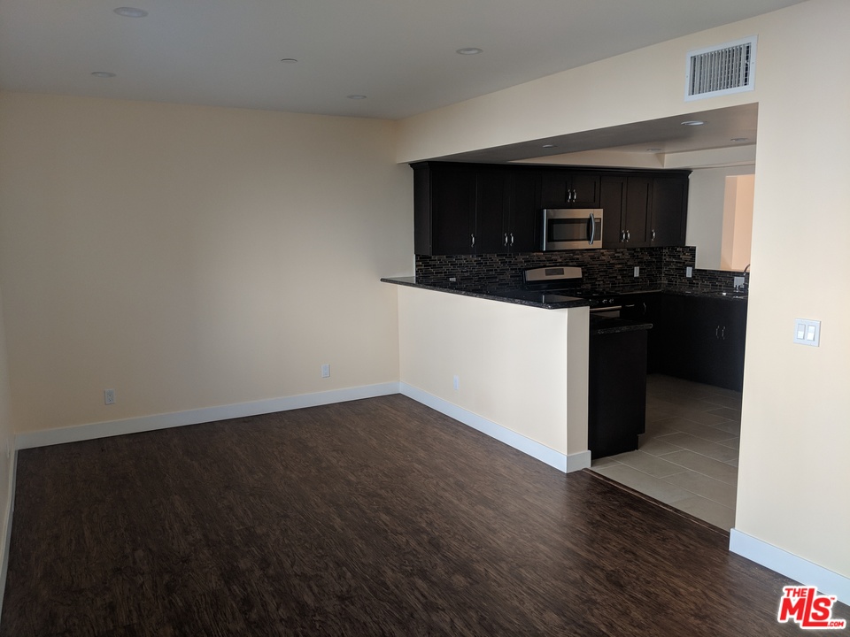 900 Dwight Avenue, Unit 206 Compton, CA 90220 - Photo 7 of 8