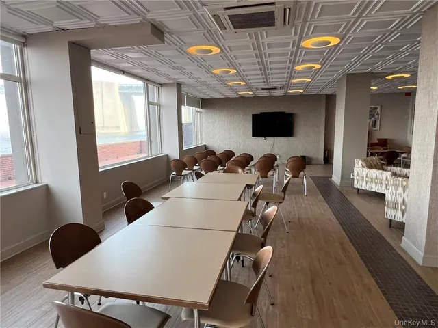 $499,000 | 166-25 Powells Cove Boulevard, Unit 8E | Beechhurst