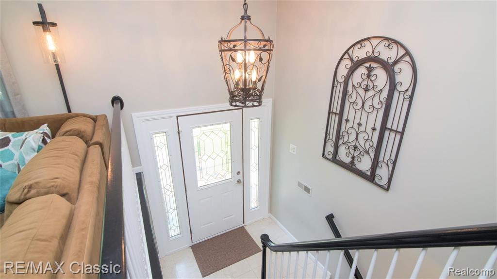 24712 Springbrook Drive Farmington, MI 48336 - Photo 11 of 46