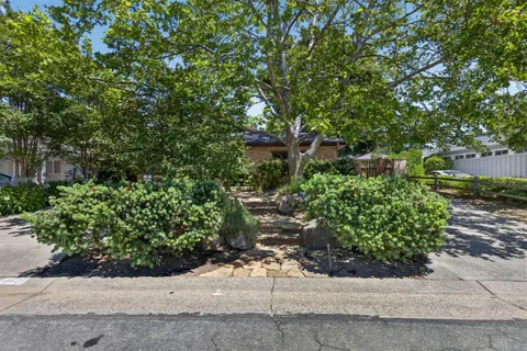 $1,049,000 | 4621 Crestwood Way, Sacramento, CA 95822
