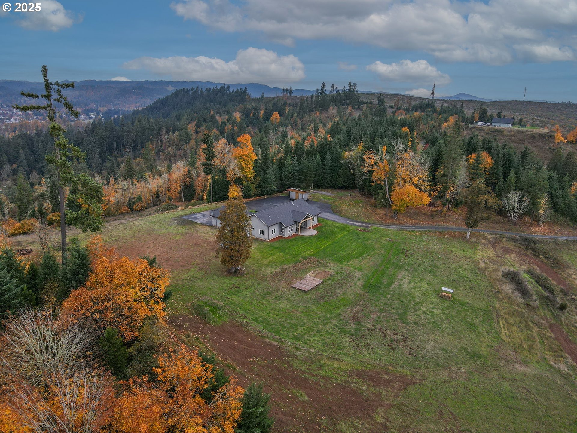 78714 Bryson Sears Road Cottage Grove, OR 97424 - Photo 3 of 48 a view of a city