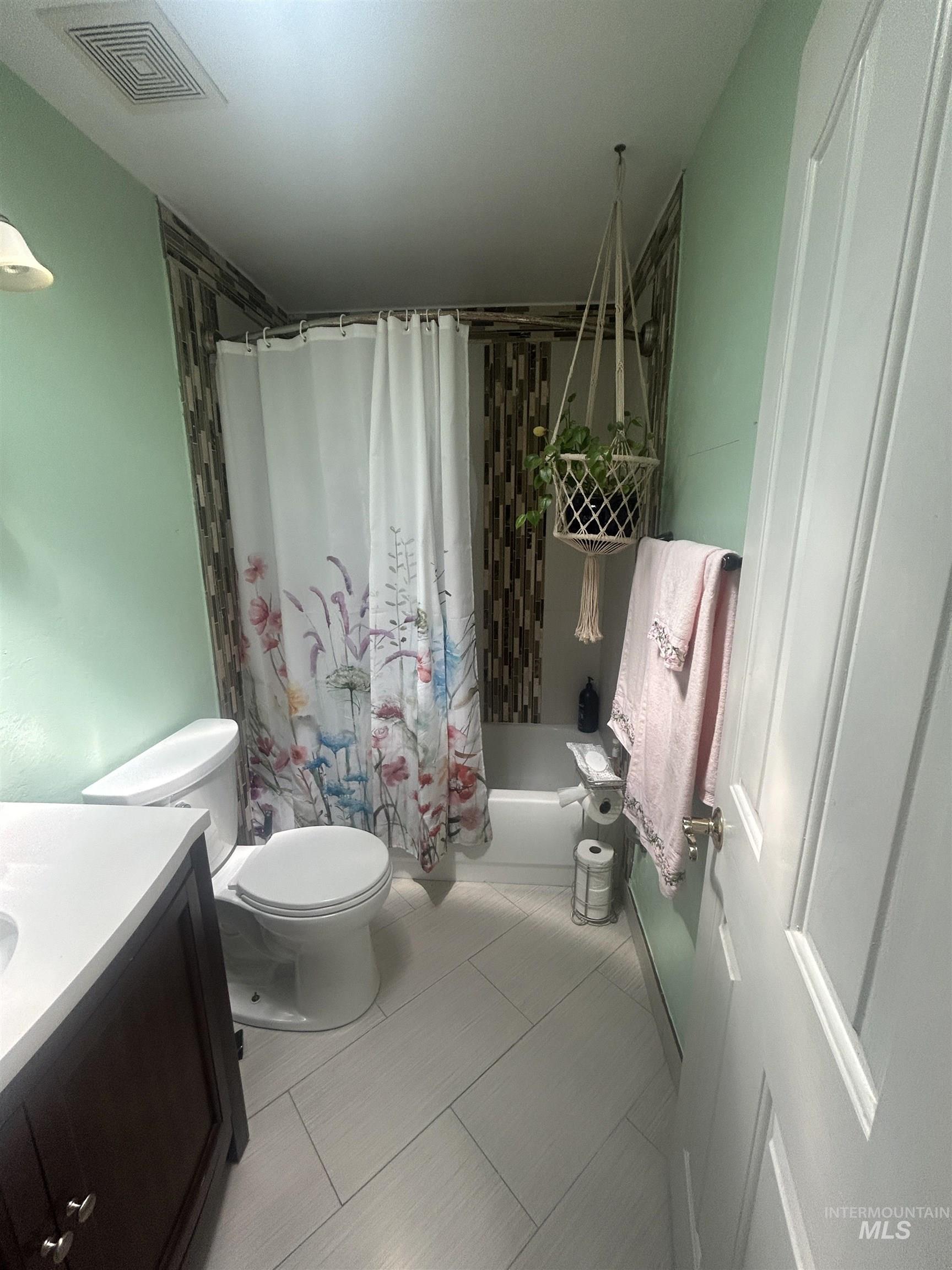 1444 East Doberman Street Meridian, ID 83642 - Photo 16 of 31 Bathroom