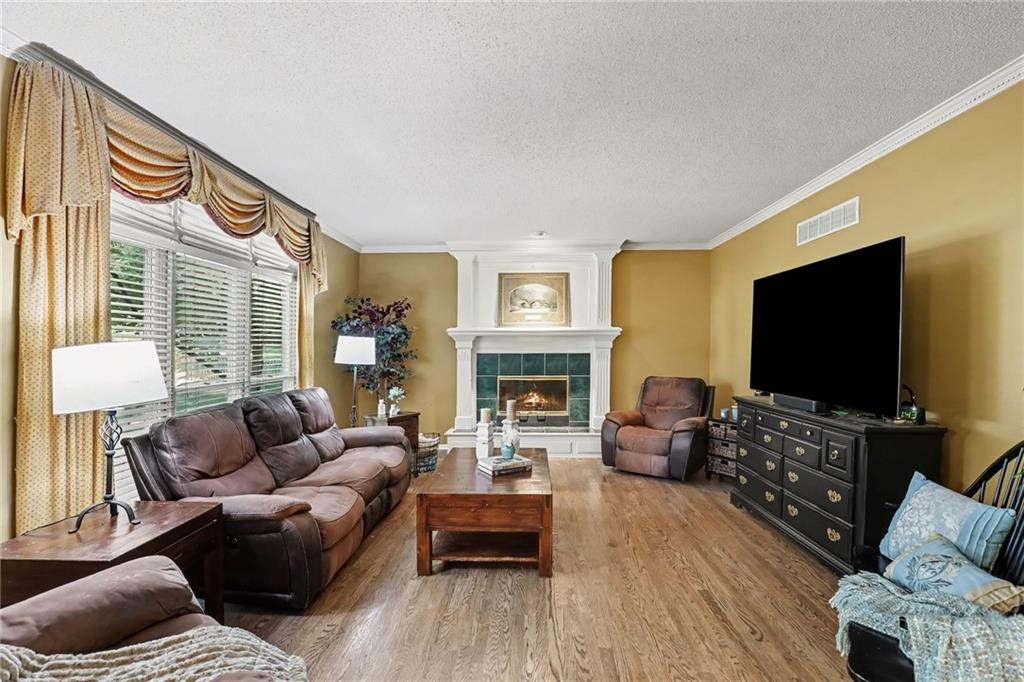 5304 Mullen Road Shawnee, KS 66216 - Photo 5 of 58