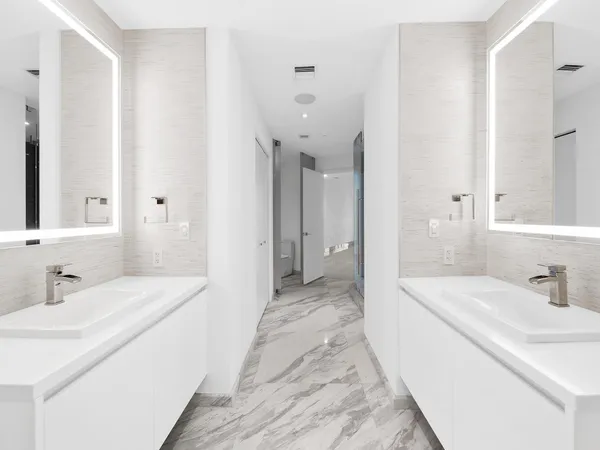 a en suite bathroom with a sink and a mirror
