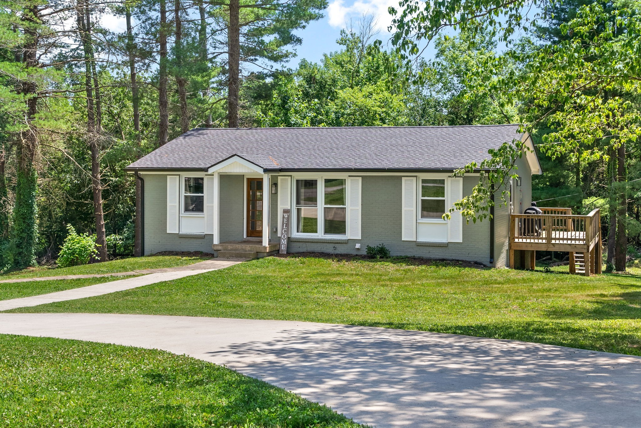 212 Hawkins Road Clarksville, TN 37040 - Photo 3 of 38 Gallery Image 3