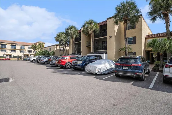 $1,750 | 5306 Santa Rosa Court, Unit 341, Tampa, FL 33609