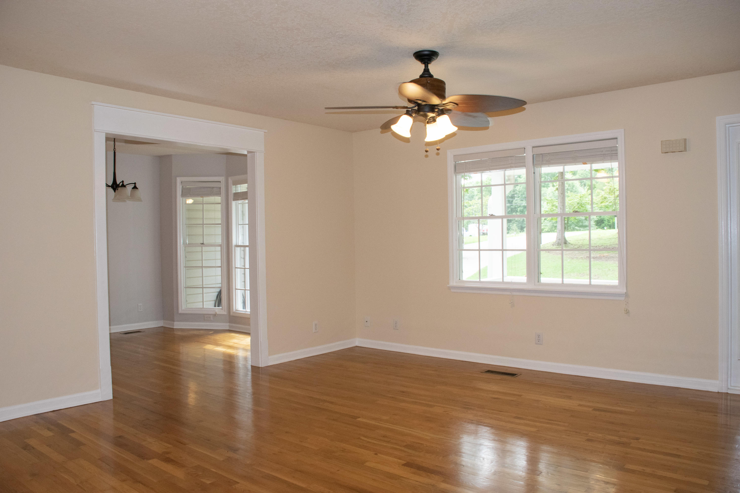 185 Coppinger Road Chattanooga, TN 37405 - Photo 3 of 25 DSC_0572
