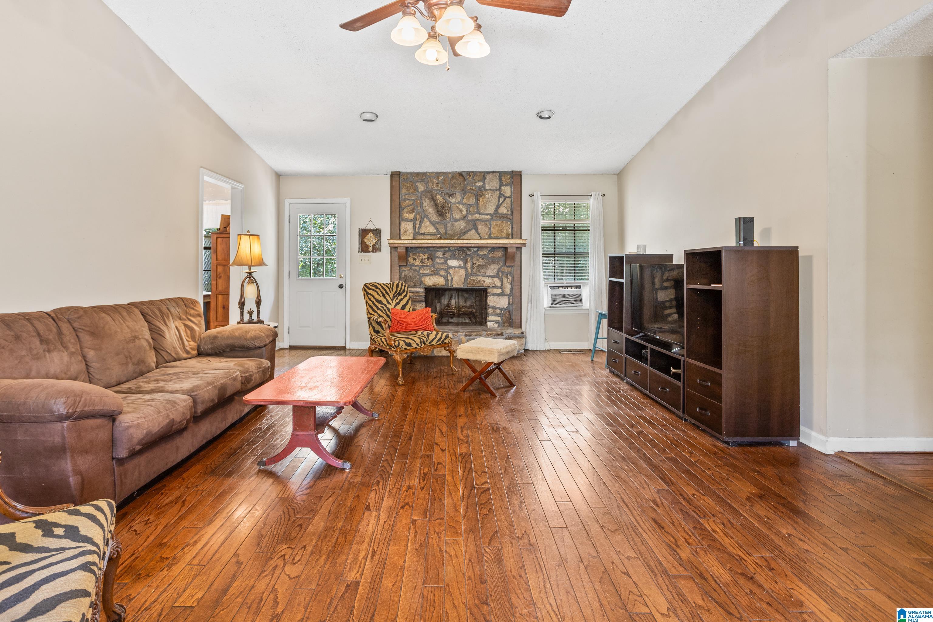1024 Henry Drive Alabaster, AL 35007 - Photo 6 of 36