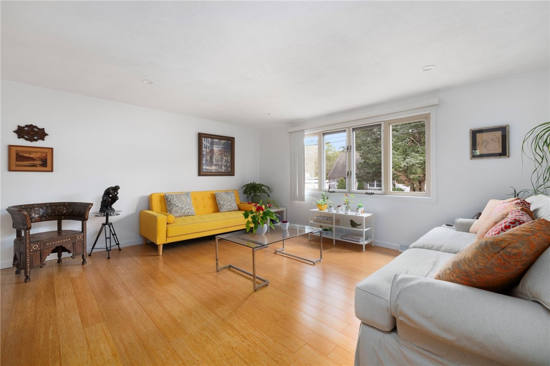 25 Webb Avenue Warwick, RI 02889 - Photo 4 of 33